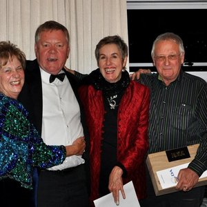 Vlnr is dr Michael Cardo (LP), Raadsdame Nicolette Botha-Guthrie, Johan Visser, Avis MacIntyre, Chris Neethling, Nigel Payne en Masizole Mnqasela (LPP) 